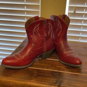 Ariat Darlin’ Boots Size 8.5B